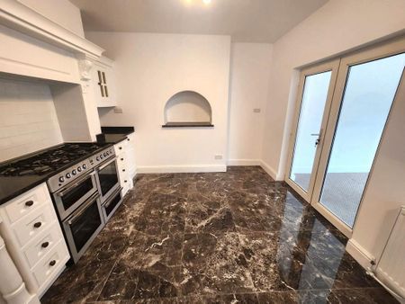 3 bedroom semi-detached house to rent - Photo 2