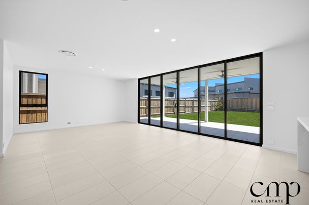 29 Mansfield Circuit, Gledswood Hills NSW 2557 - House For Rent | Domain - Photo 1