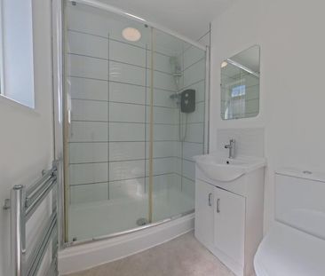 5 bedroom detached house to rent - Photo 2