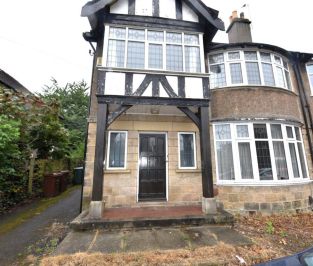 2 bedroom Flat in Otley Road, Leeds - Photo 2