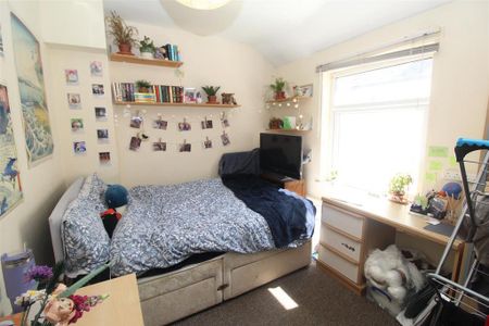 7 bedroom private hall to rent - Photo 3