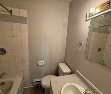 For Lease - 14810 Yonge Street Unit# 204, Aurora, Ontario - Photo 6