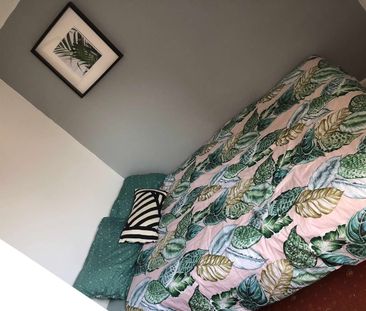 Bright and airy Large double room in the city centre Room 4 - Photo 1