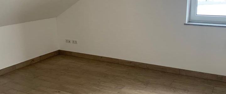 Helle 3-Zimmer Dachgeschoss Wohnung mit offener Wohnküche inkl. EBK - Foto 1