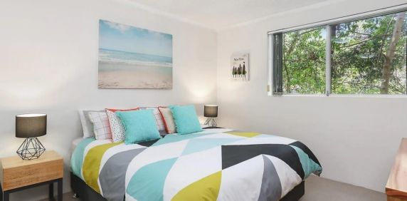 Two Bedroom Apartment in Peaceful Convenient Location - Photo 2