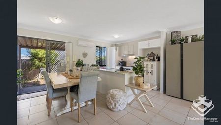 3 BED 2 BATH 2 CAR TOWNHOUSE, ULTRA HIGH SPEED INTERNET - Photo 4