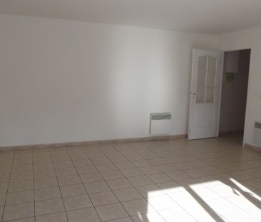 A SAINT JUST EN CHAUSSE APPARTEMENT F2 EN RÉSIDENCE SECURISEE - Photo 3