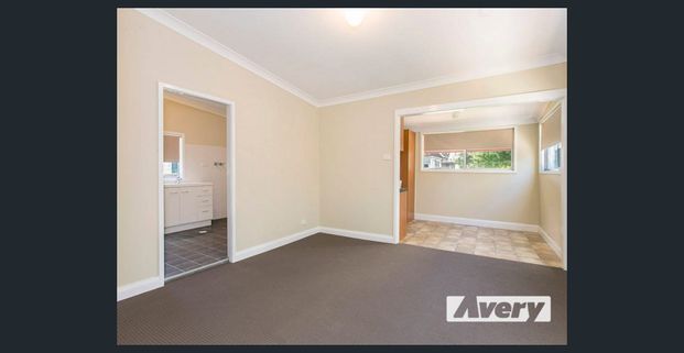 2-Bedroom Cottage with Waterfront Access - Photo 1