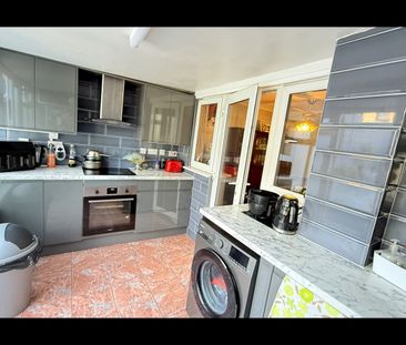 4 Bed Semi-Detached House, Mitcham Road, CR0 - Photo 6