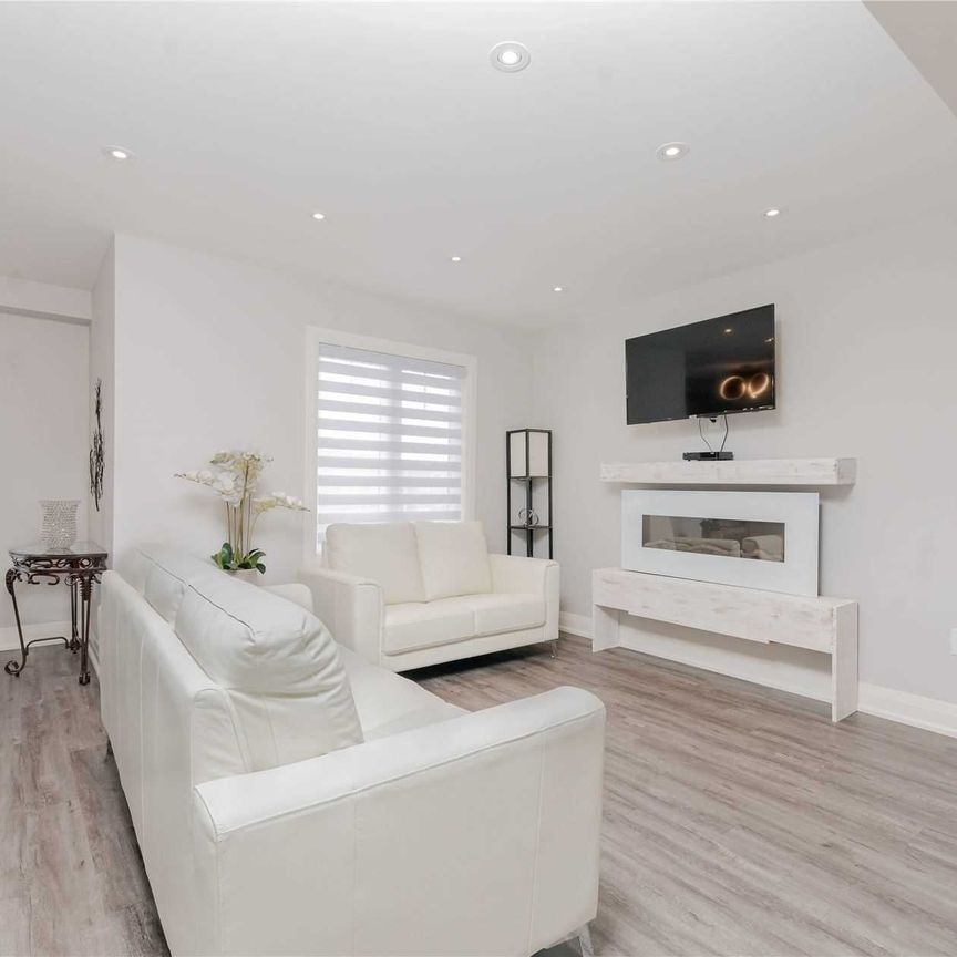 For Lease - 25 Kodiak Terrace, Barrie, Ontario - Photo 1