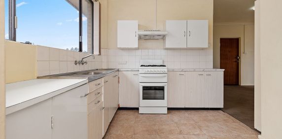 Charming One-Bedroom Unit in Picturesque Swansea - Photo 2