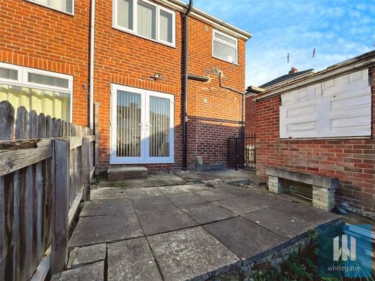 3 bedroom end of terrace house to rent - Photo 1