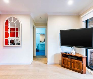 Spacious One-Bedroom Apartment in Quiet Cul-de-Sac Location - Photo 3