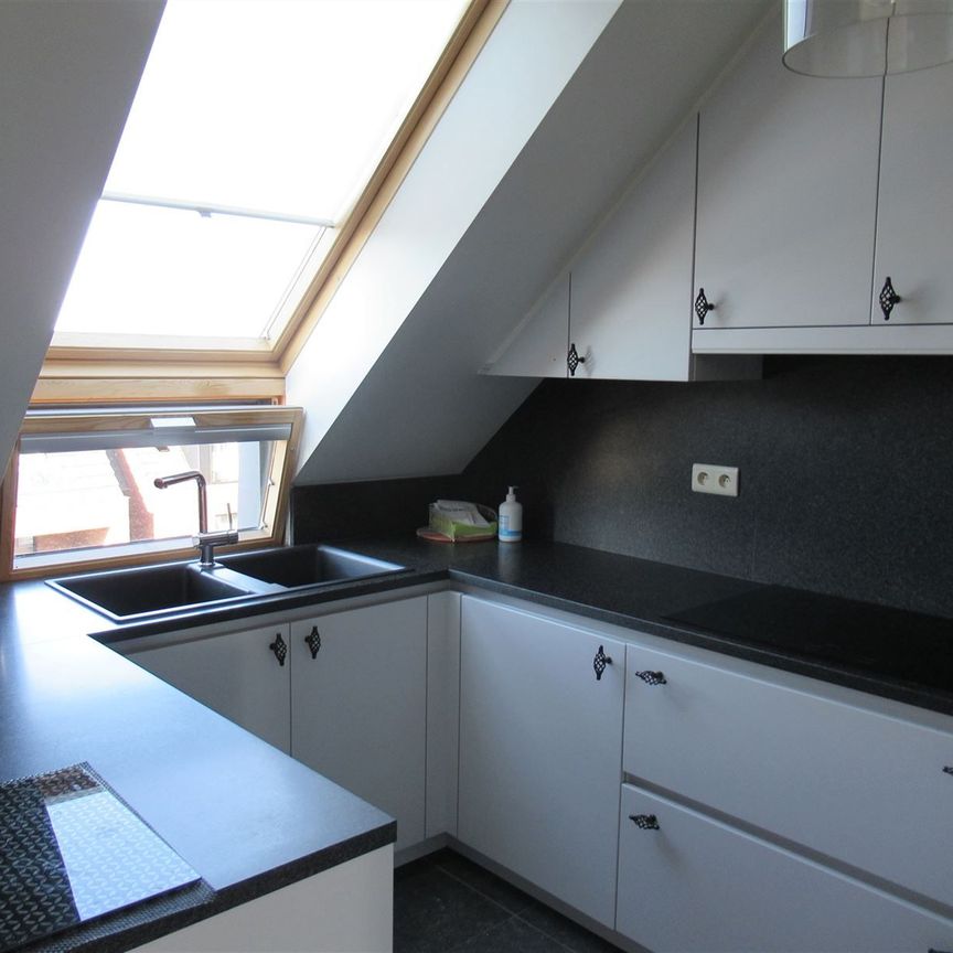 Duplex-appartement met 2 slaapkamers vlakbij centrum en station van Sint-Truiden - Photo 1