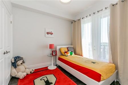 For Lease - 32 Crimson Forest Drive, Vaughan, Ontario - Photo 4