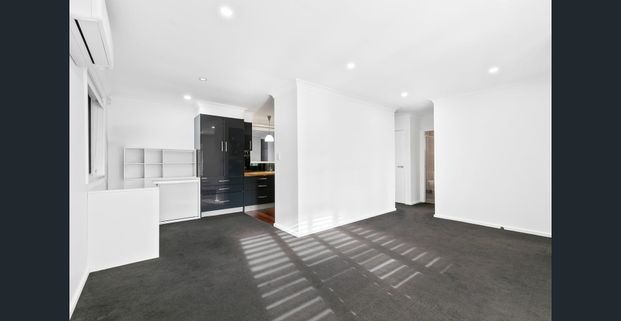 Modern 3-4 Bed Family Home in a Quiet Cul-de-Sac - Photo 1