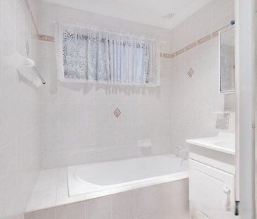 Spacious Bedroom Family Home in Quiet Cul-de-Sac - Photo 3