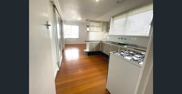 Everything at your fingertips! - Photo 1