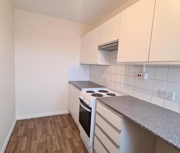 3 bedroom flat to rent - Photo 6