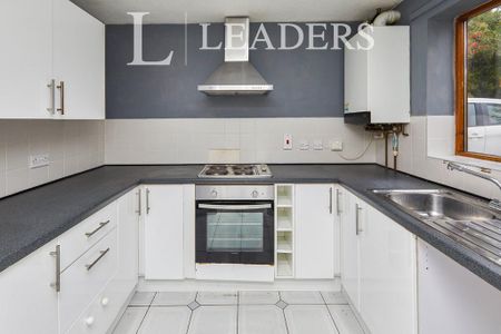 3 bedroom semi-detached house to rent - Photo 2