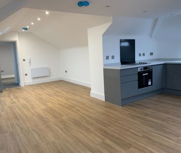 1 Bed Penthouse, Sherwood Rise, NG7 - Photo 3