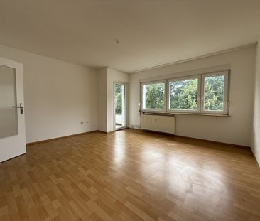 Helle 2- Zimmer Wohnung mit Stellplatz und Blick ins Grüne - Photo 2