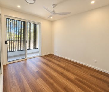 Brand New 5 Bedroom Home - Great Location! - Photo 1