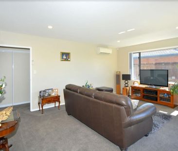 Fantastic 3 Bedroom Modern Townhouse In Great Location - Photo 2