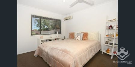 Walk to Uni & Hospital | Air-Con + Pool | Townhouse - Photo 2