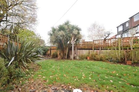 Moordown, London, SE18 - Photo 4