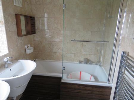 3 bedroom semi-detached house to rent - Photo 5