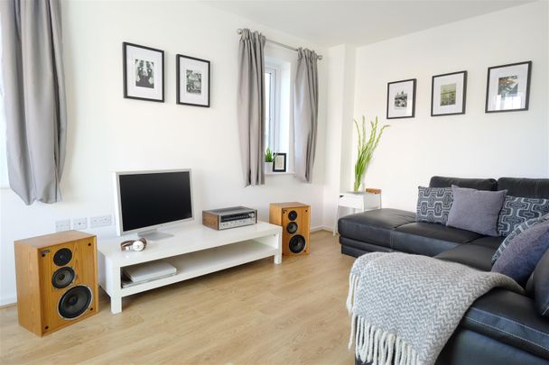 3 Bedroom House To Rent - Photo 1