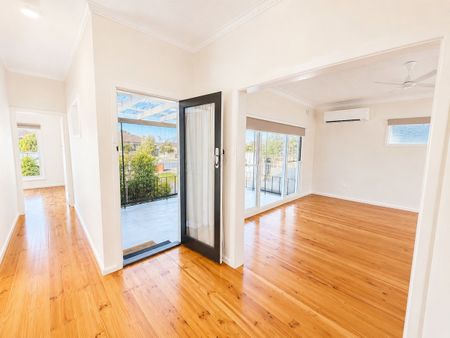 3 BEDROOM HOME IN PRIME LOCATON - Photo 2