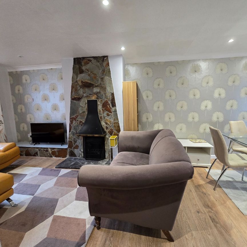 3 bed semi-detached house to rent in Great Grove, Bushey, WD23 - Photo 1