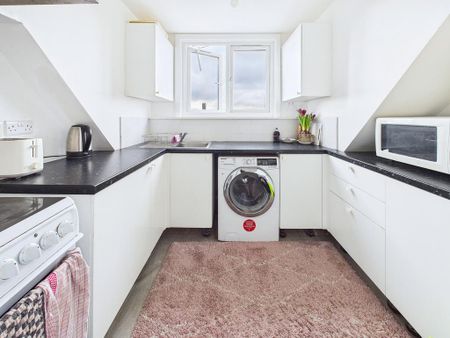 1 bedroom in a house share to rent - Photo 4