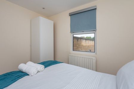 2 Bed Flat, Falcon Road, SW11 - Photo 5