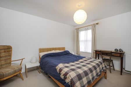 2 Bed Terraced House, Dunston Road, SW11 - Photo 3