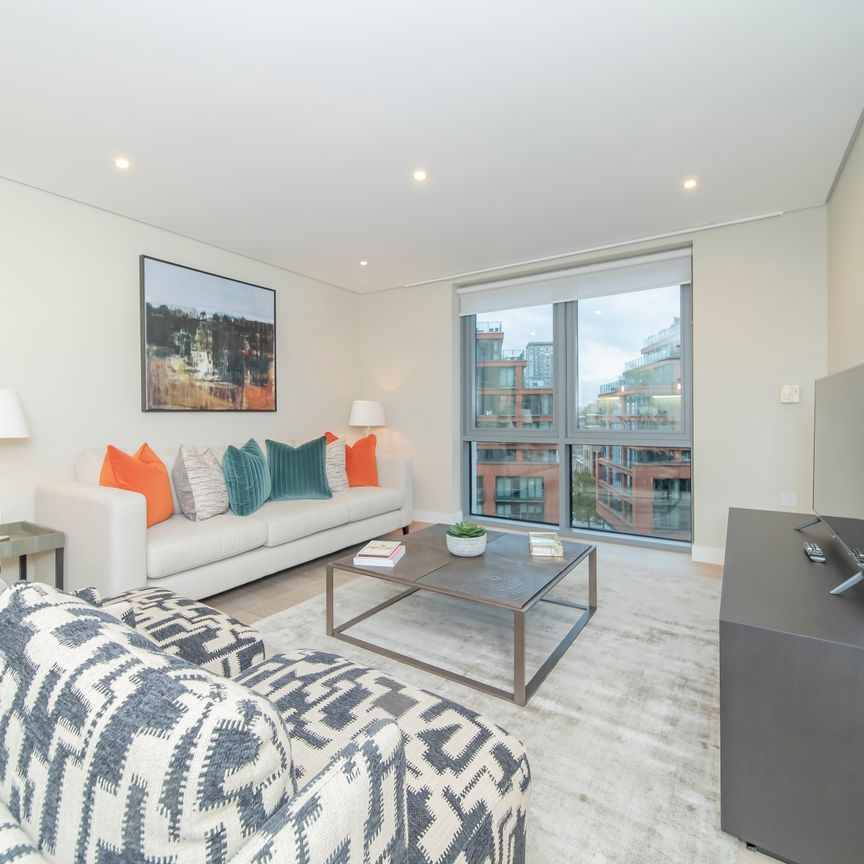 Stylish Three-Bedroom Apartment with Canal Views in Paddington Basin, London W2 - Photo 1