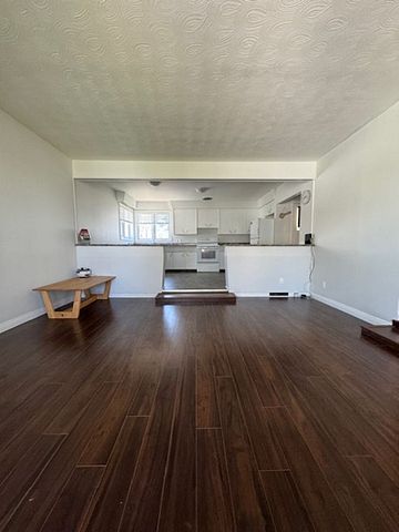 2 Bedroom Main Floor House in Sutherland - Photo 3