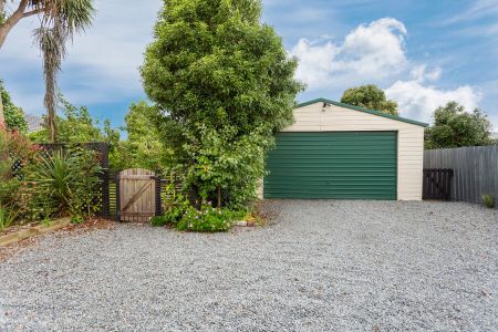 Pet friendly family home with a great vegetable garden! - Photo 5