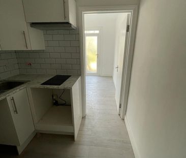 Studio Flat, Linthorpe Road, N16 - Photo 2