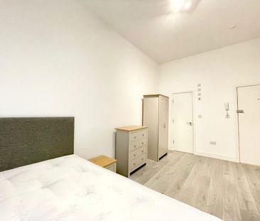 Studio to rent - Photo 1