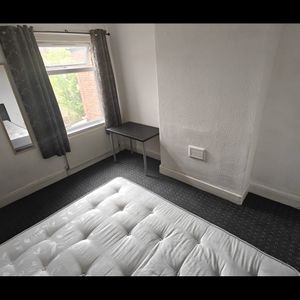 Room in a Shared House, Ossory St, M14 - Photo 3