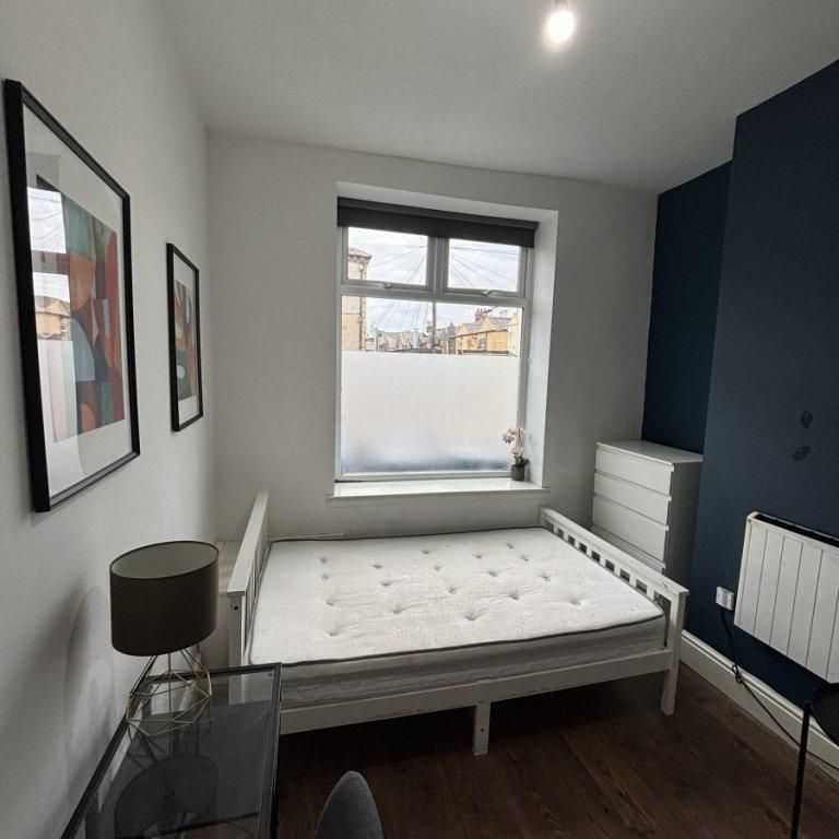 1 bedroom in a house share to rent - Photo 1