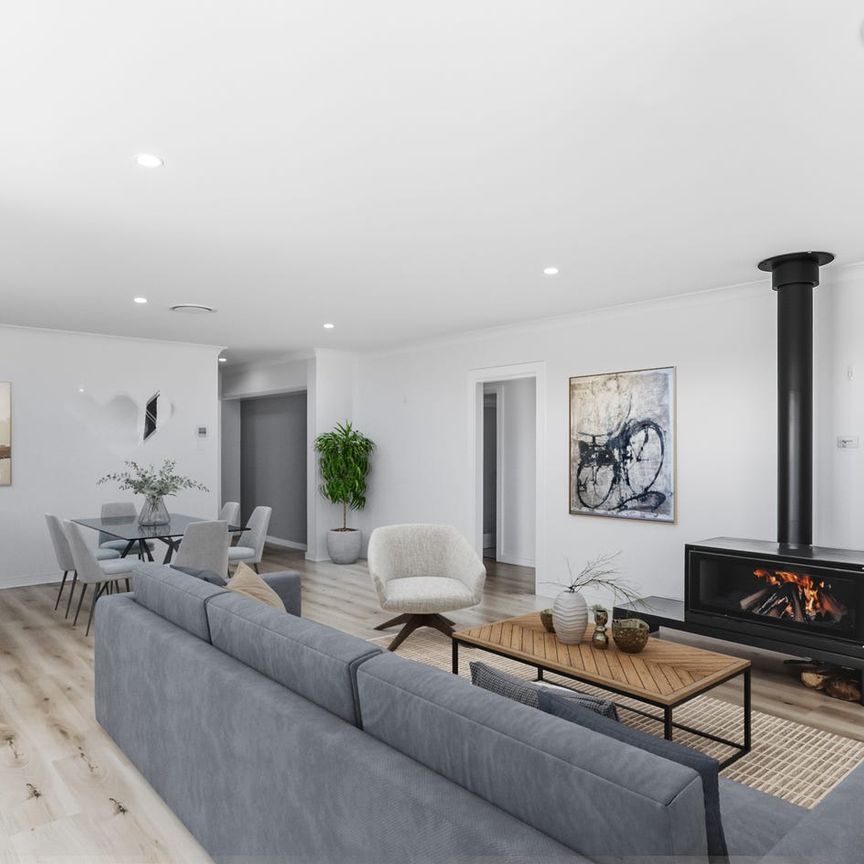 Modern Family Living in Shiralee Estate - Photo 1