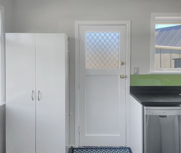Cute 2 Bedroom - Photo 4