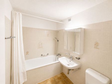 Grosse 3 1/2-Zimmerwohnung, 1. Stock links - Photo 3