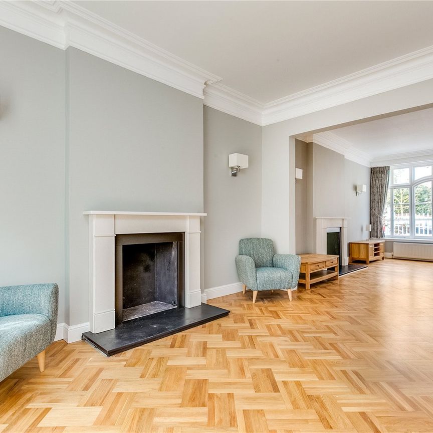 Queen Annes Gardens, Chiswick, W4, London - Photo 1