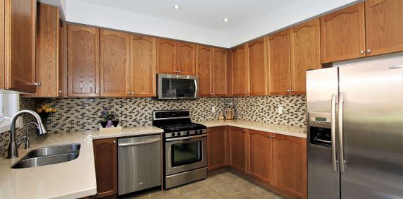 10 San Romanoway, Toronto - Photo 2