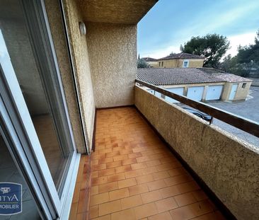 Location Appartement 2 pièces 50m² ST MITRE LES REMPARTS 13920 - Photo 4